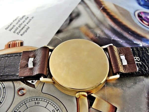 Beautiful bicolor bauhaus 14k gold Marvin watch from the 1940s - Image 12