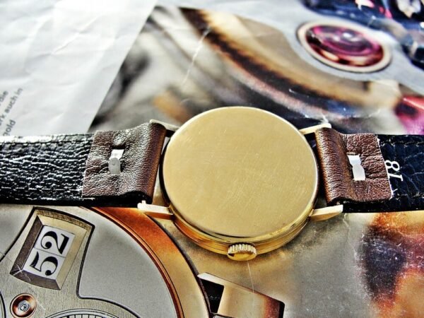 Beautiful bicolor bauhaus 14k gold Marvin watch from the 1940s - Image 9