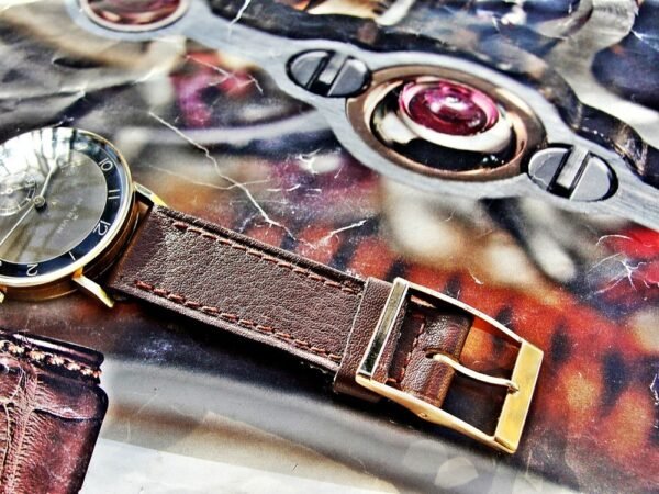 Beautiful bicolor bauhaus 14k gold Marvin watch from the 1940s - Image 10