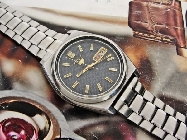 Nice steel automatic Seiko 5 watch from 1986. - Image 3