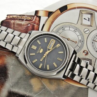 Nice steel automatic Seiko 5 watch from 1986.