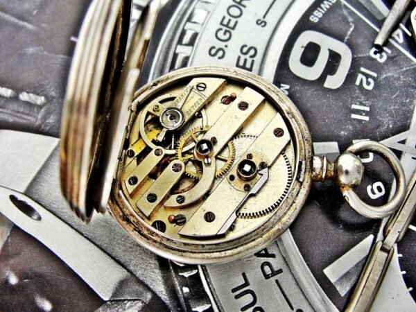 A rare nun's watch with a silver key from the 1800s that can be worn on the arm. - Image 17