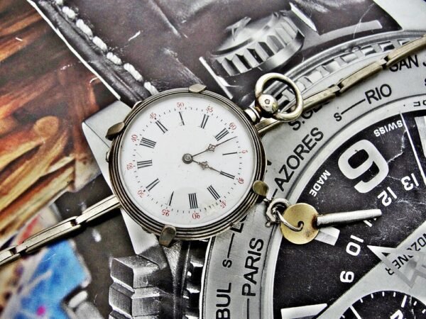 A rare nun's watch with a silver key from the 1800s that can be worn on the arm. - Image 3