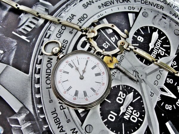 A rare nun's watch with a silver key from the 1800s that can be worn on the arm. - Image 4