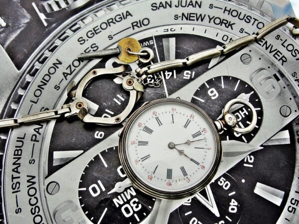 A rare nun's watch with a silver key from the 1800s that can be worn on the arm. - Image 5