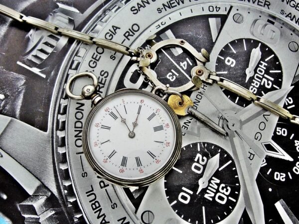 A rare nun's watch with a silver key from the 1800s that can be worn on the arm. - Image 7