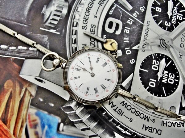A rare nun's watch with a silver key from the 1800s that can be worn on the arm.