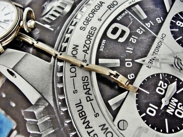 A rare nun's watch with a silver key from the 1800s that can be worn on the arm. - Image 9