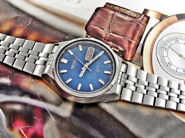 Nice steel Seiko automatic watch from the 1970s. - Image 15