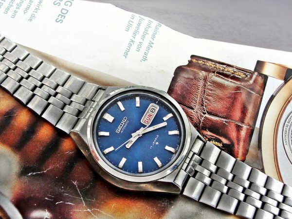 Nice steel Seiko automatic watch from the 1970s. - Image 16
