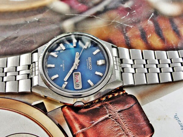 Nice steel Seiko automatic watch from the 1970s. - Image 9