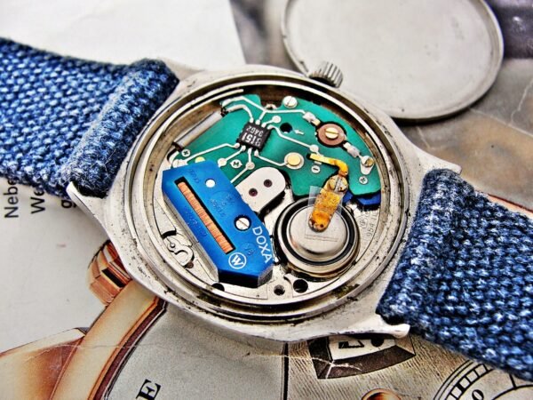 Rare Swiss Doxa Quartz watch from the 1980s. - Image 12