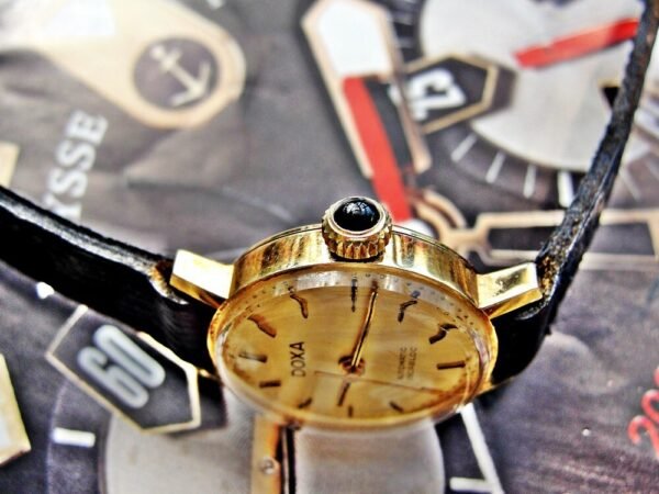 Beautiful 14K gold colored women's Doxa automatic watch with box from the 1970s - Image 12