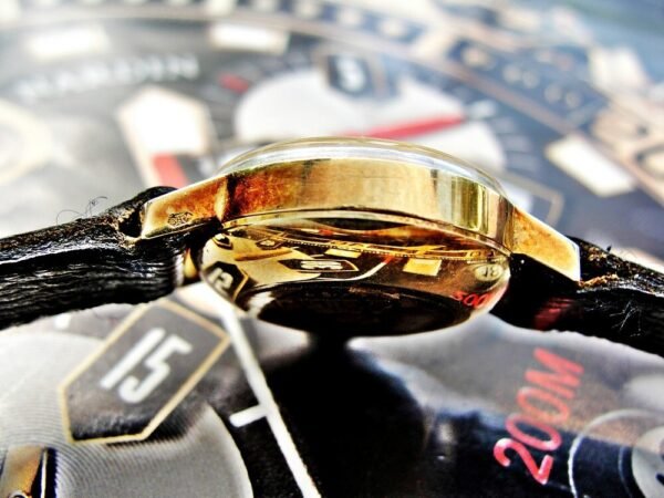 Beautiful 14K gold colored women's Doxa automatic watch with box from the 1970s - Image 13