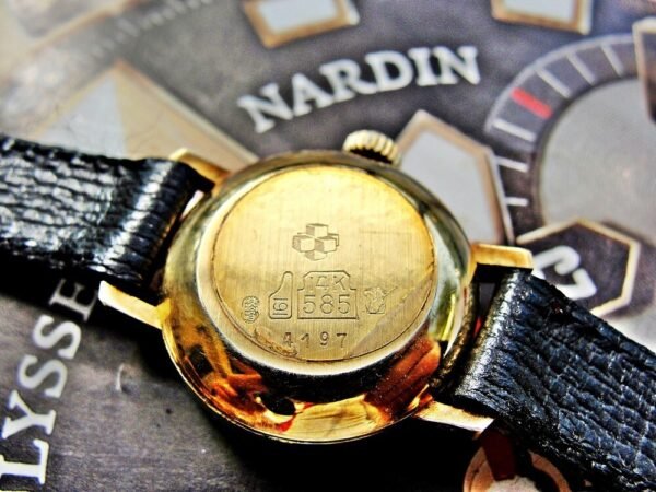 Beautiful 14K gold colored women's Doxa automatic watch with box from the 1970s - Image 16