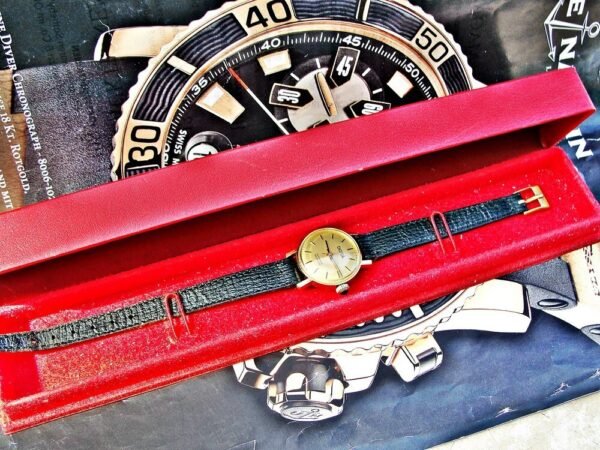 Beautiful 14K gold colored women's Doxa automatic watch with box from the 1970s - Image 3