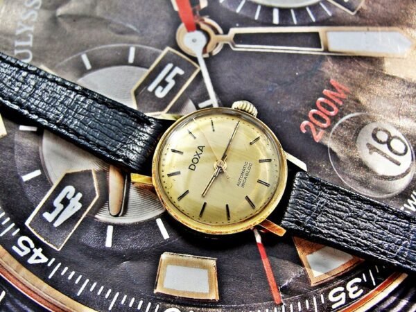 Beautiful 14K gold colored women's Doxa automatic watch with box from the 1970s - Image 5
