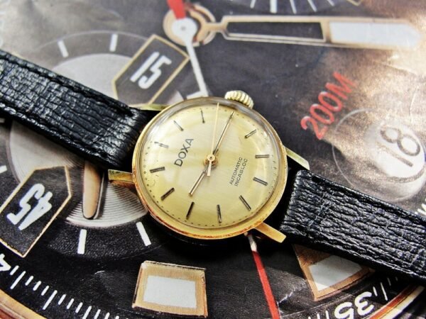 Beautiful 14K gold colored women's Doxa automatic watch with box from the 1970s - Image 6