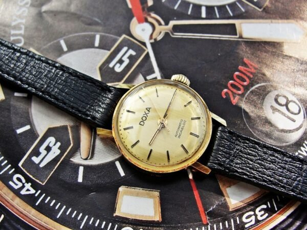 Beautiful 14K gold colored women's Doxa automatic watch with box from the 1970s - Image 7