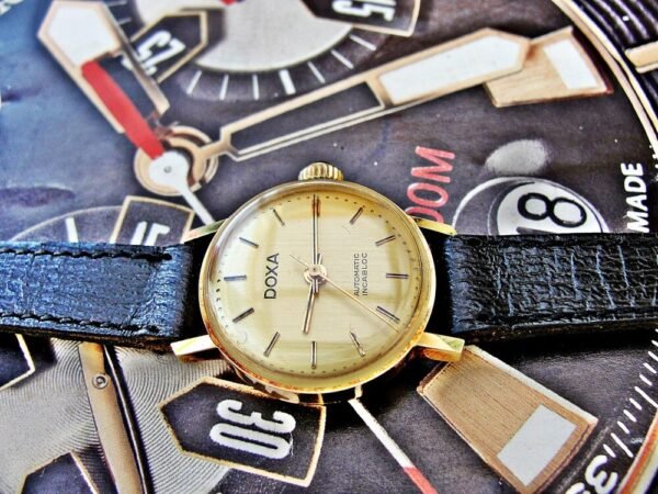 Beautiful 14K gold colored women's Doxa automatic watch with box from the 1970s