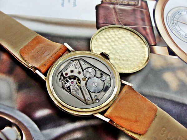 Beautiful bicolor dial 14-carat gold Omega watch from the 1940s. - Image 8