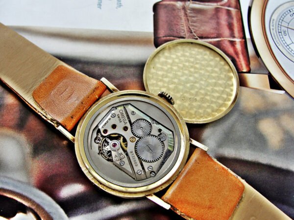 Beautiful bicolor dial 14-carat gold Omega watch from the 1940s. - Image 9