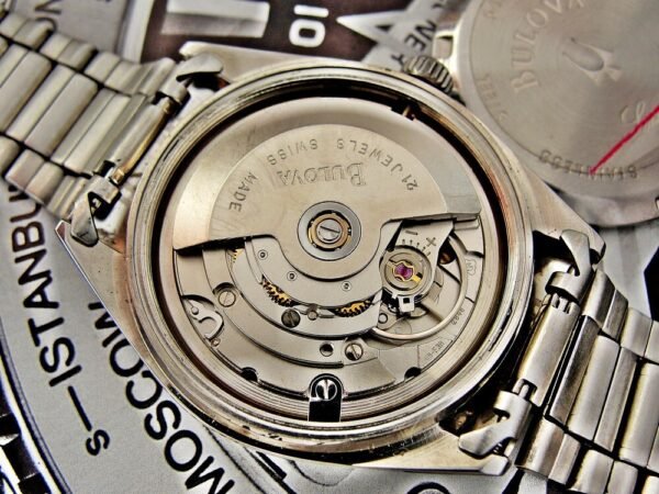 Nice automatic Bulova watch with a steel case from the 1980s. - Image 10