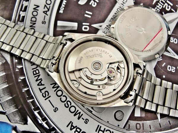 Nice automatic Bulova watch with a steel case from the 1980s. - Image 11