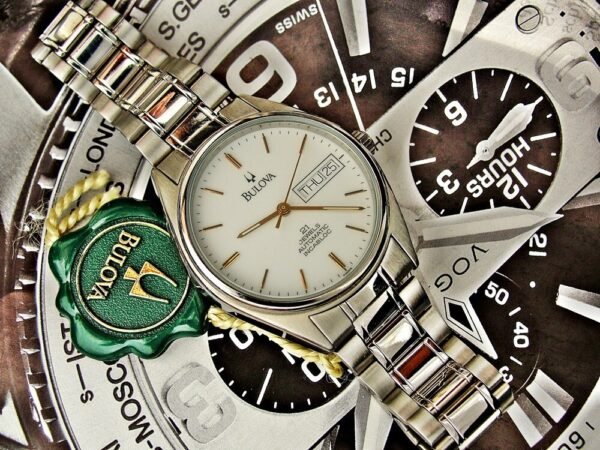 Nice automatic Bulova watch with a steel case from the 1980s. - Image 14