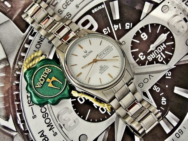 Nice automatic Bulova watch with a steel case from the 1980s. - Image 3