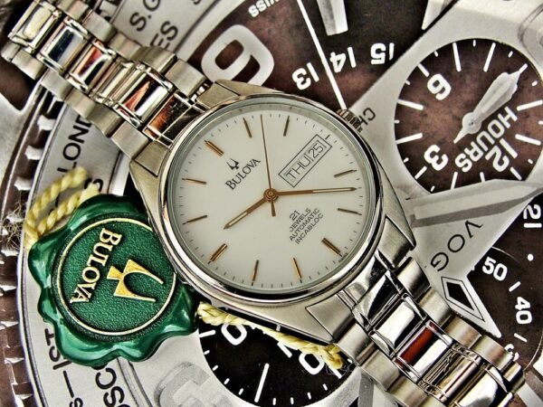 Nice automatic Bulova watch with a steel case from the 1980s. - Image 4