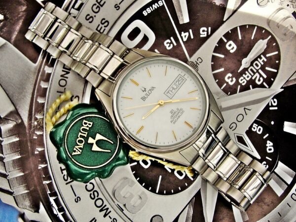 Nice automatic Bulova watch with a steel case from the 1980s. - Image 7