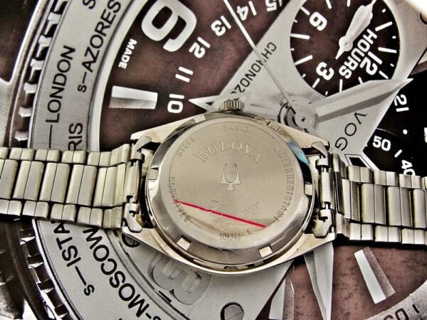 Nice automatic Bulova watch with a steel case from the 1980s. - Image 9