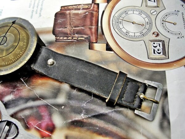 Rare WW2 arm compass for pilots with leather strap - Image 13