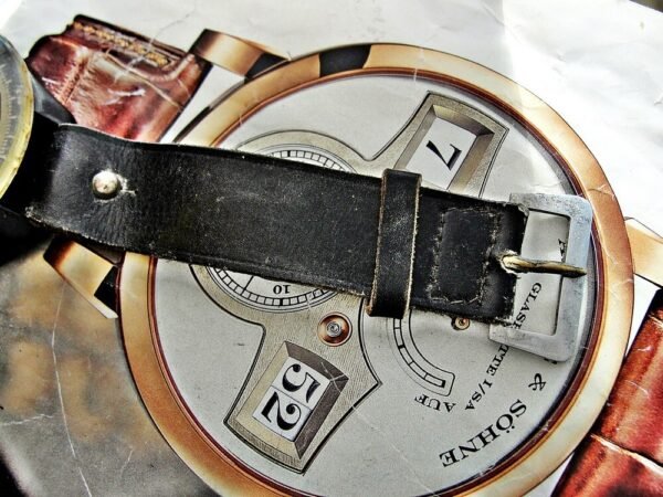 Rare WW2 arm compass for pilots with leather strap - Image 16