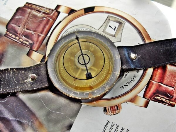 Rare WW2 arm compass for pilots with leather strap - Image 17