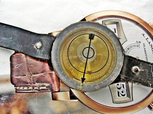 Rare WW2 arm compass for pilots with leather strap - Image 19