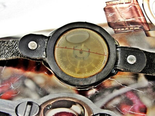 Rare WW2 arm compass for pilots with leather strap - Image 6