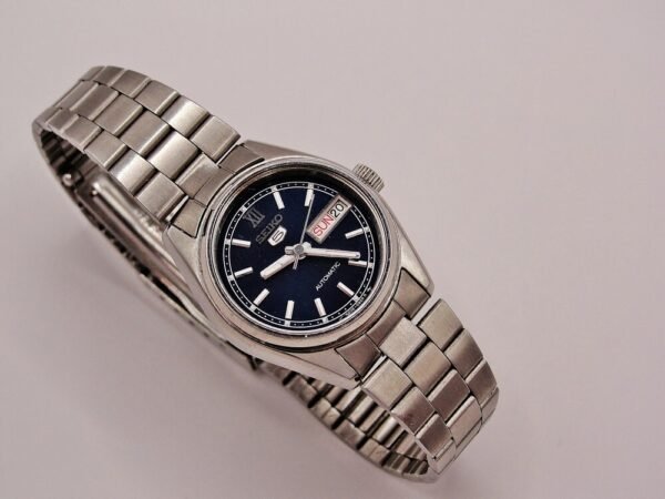 Very nice steel automatic Seiko 5 watch from 1985. - Image 3