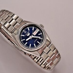 Very nice steel automatic Seiko 5 watch from 1985.