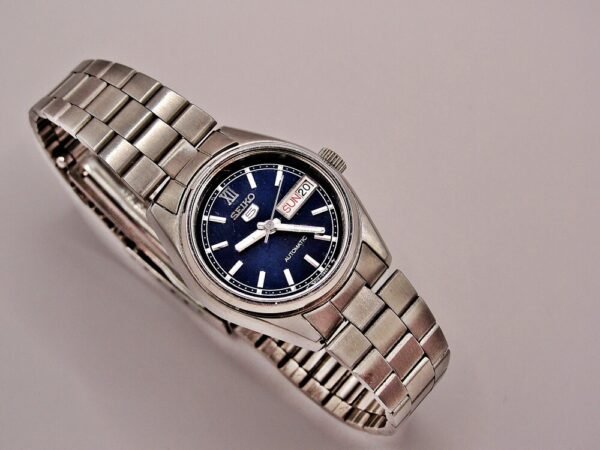 Very nice steel automatic Seiko 5 watch from 1985.