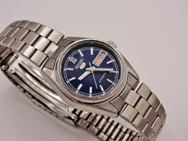 Very nice steel automatic Seiko 5 watch from 1985. - Image 9