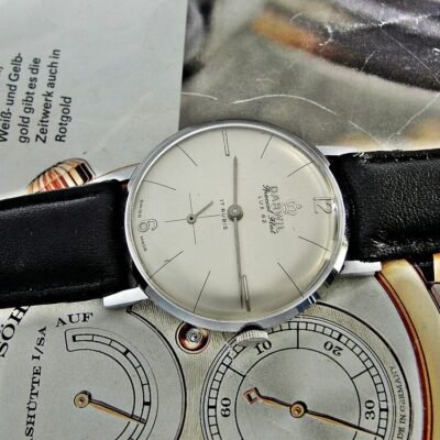 Very nice Swiss Darwil Special Flat watch from 1962.