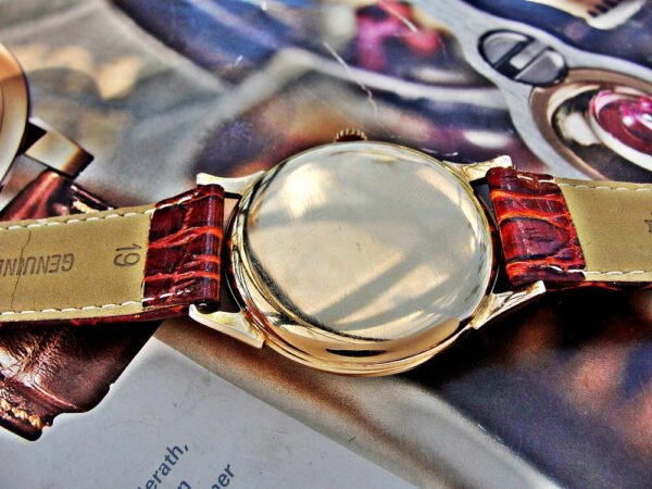 Beautiful Cyma-Tavannes 18k  gold watch from the 1950s. - Image 13