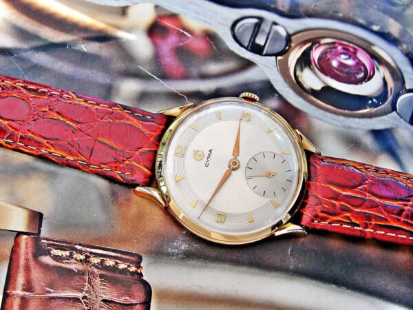 Beautiful Cyma-Tavannes 18k  gold watch from the 1950s. - Image 4
