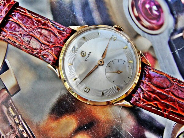 Beautiful Cyma-Tavannes 18k  gold watch from the 1950s.