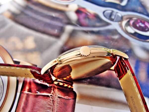 Beautiful Cyma-Tavannes 18k  gold watch from the 1950s. - Image 8