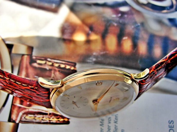 Beautiful Cyma-Tavannes 18k  gold watch from the 1950s. - Image 9
