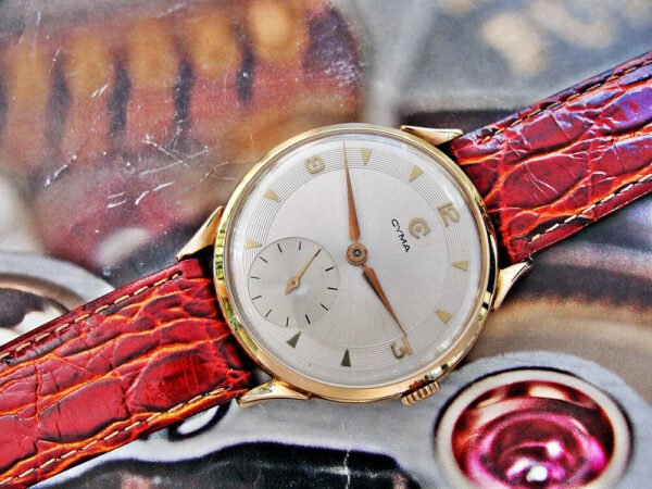 Beautiful Cyma-Tavannes 18k  gold watch from the 1950s. - Image 10