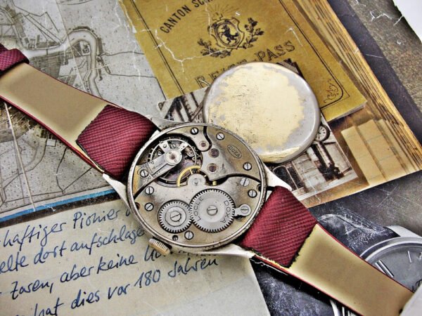 Nice Doxa built-in watch from the 1940s. - Image 9